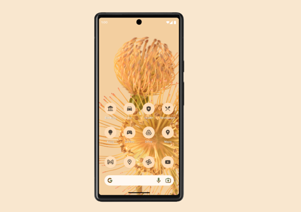 Celular Android mostrando la pantalla de inicio con los iconos personalizados acordes al color del fondo de pantalla. De fondo una pared color naranja claro